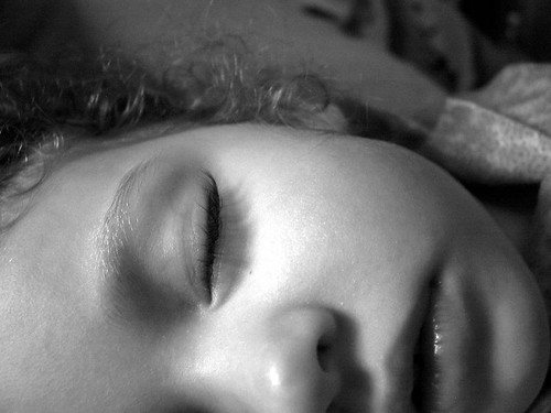 「寝る子は育つ」の続き、大人の成長ホルモン